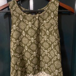 GREEN & WHITE TANK TOP w/ LACE DETAIL